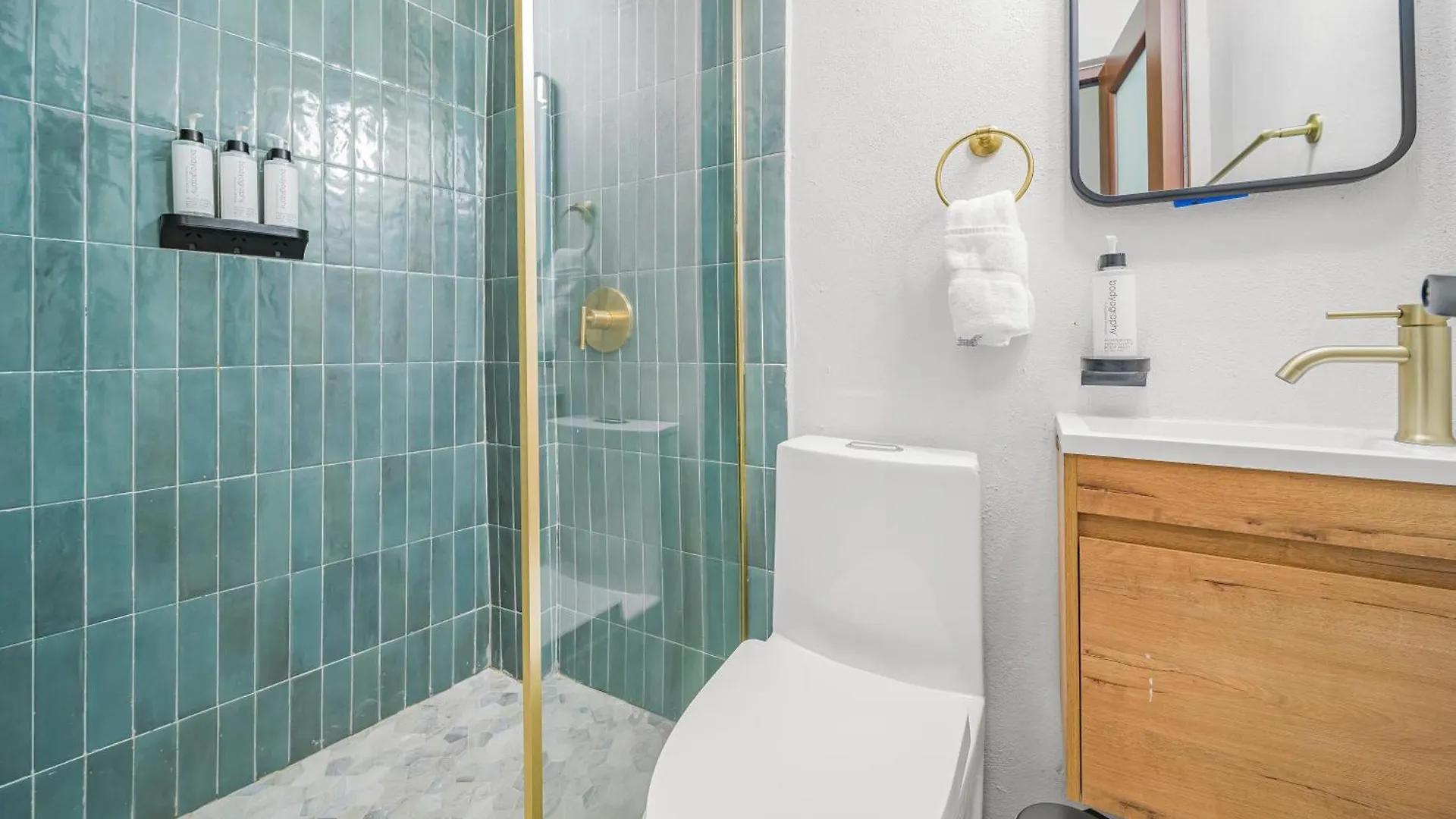 Room 9 Sleek & Serene Stay In San Juan Porto Rico
